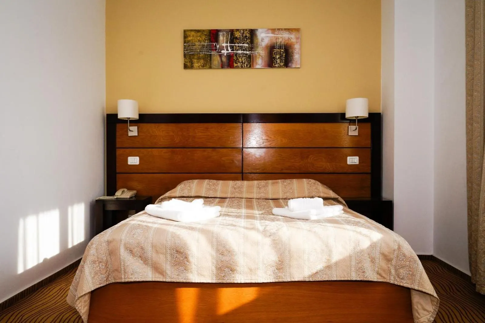 Hotel Criss Bukarest 3*,